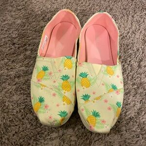 Yellow and pink Pineapple Tom’s